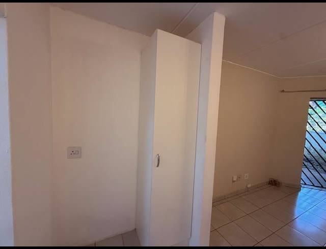 1 BEDROOM PROPERTY TO RENT IN BRYANSTON